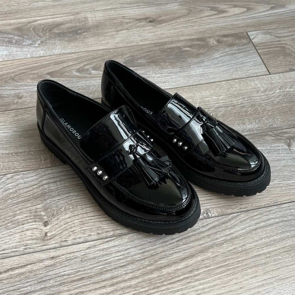 Glamorous Black Glossy Loafers with Tassels